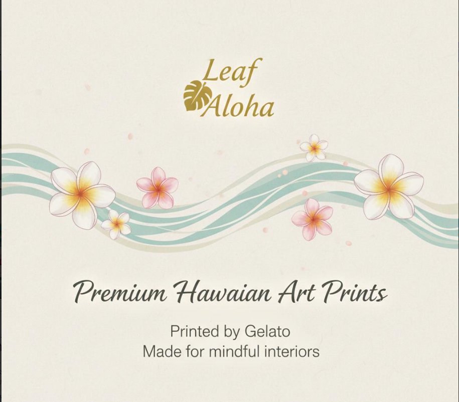 青い風に花のレイを掲げる海辺の祈りハワイアンアート