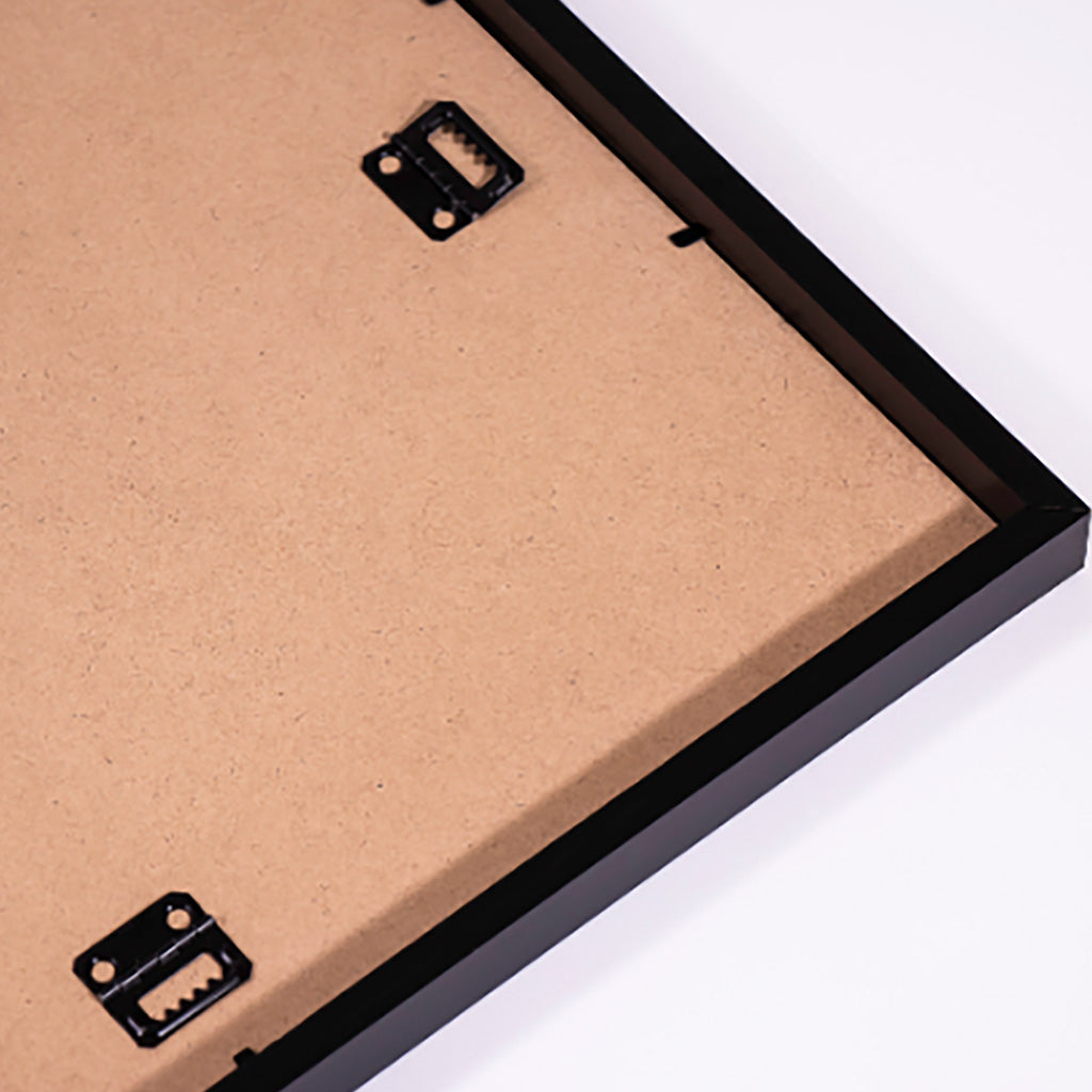 花のドレスをまとい海の彼方を見つめるエメラルドの風景ハワイアンアート